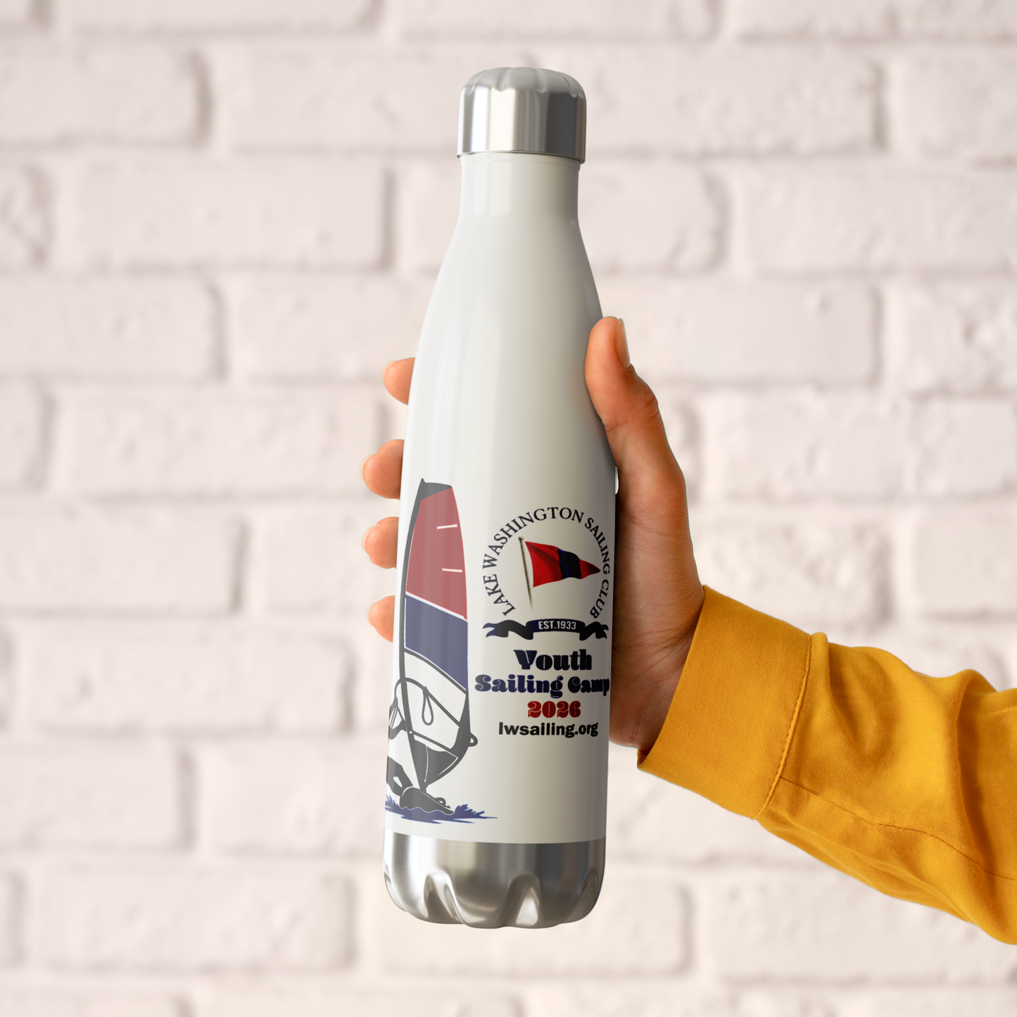 LWSC_Windsurfing_WaterBottle_HoldingHand_AS_Mockup.png_15927971